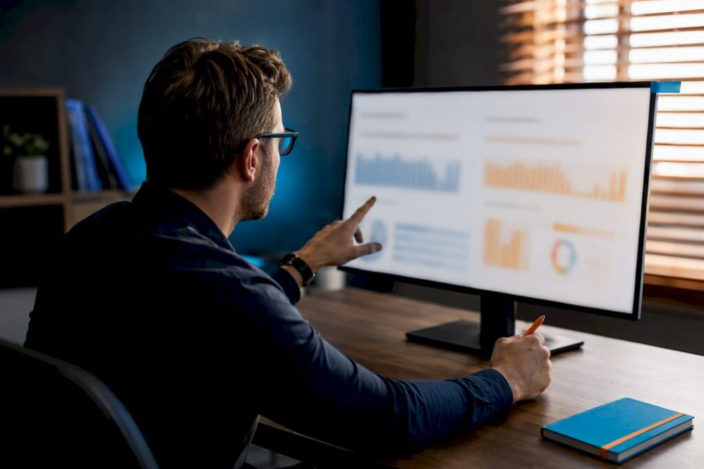 SEO analyst prioritizing pages for refresh